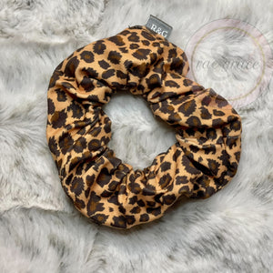 
            
                Load image into Gallery viewer, Leopard Scrunchie
            
        