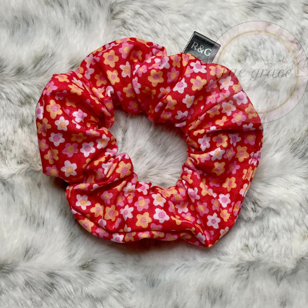 
            
                Load image into Gallery viewer, Coral Flowers Scrunchie
            
        