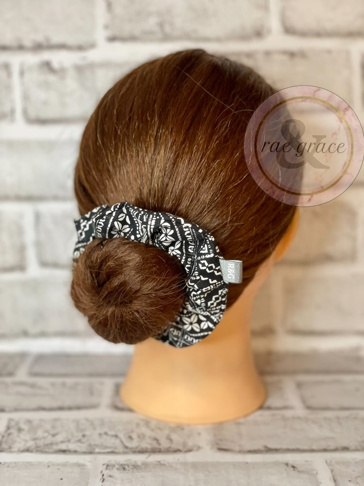 
            
                Load image into Gallery viewer, Black &amp;amp; White Print Scrunchie
            
        
