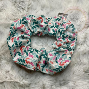 
            
                Load image into Gallery viewer, Leaf Pattern Scrunchie
            
        